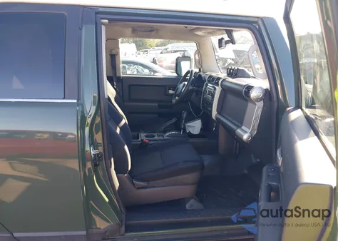 2014 Toyota Fj Cruiser z USA, uszkodzony, nr VIN JTEBU4BF2EK206577